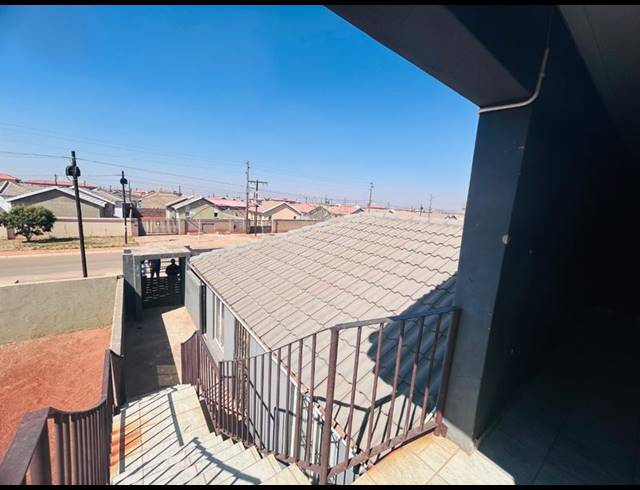 12 BEDROOM HOUSE FOR SALE IN PROTEA GLEN